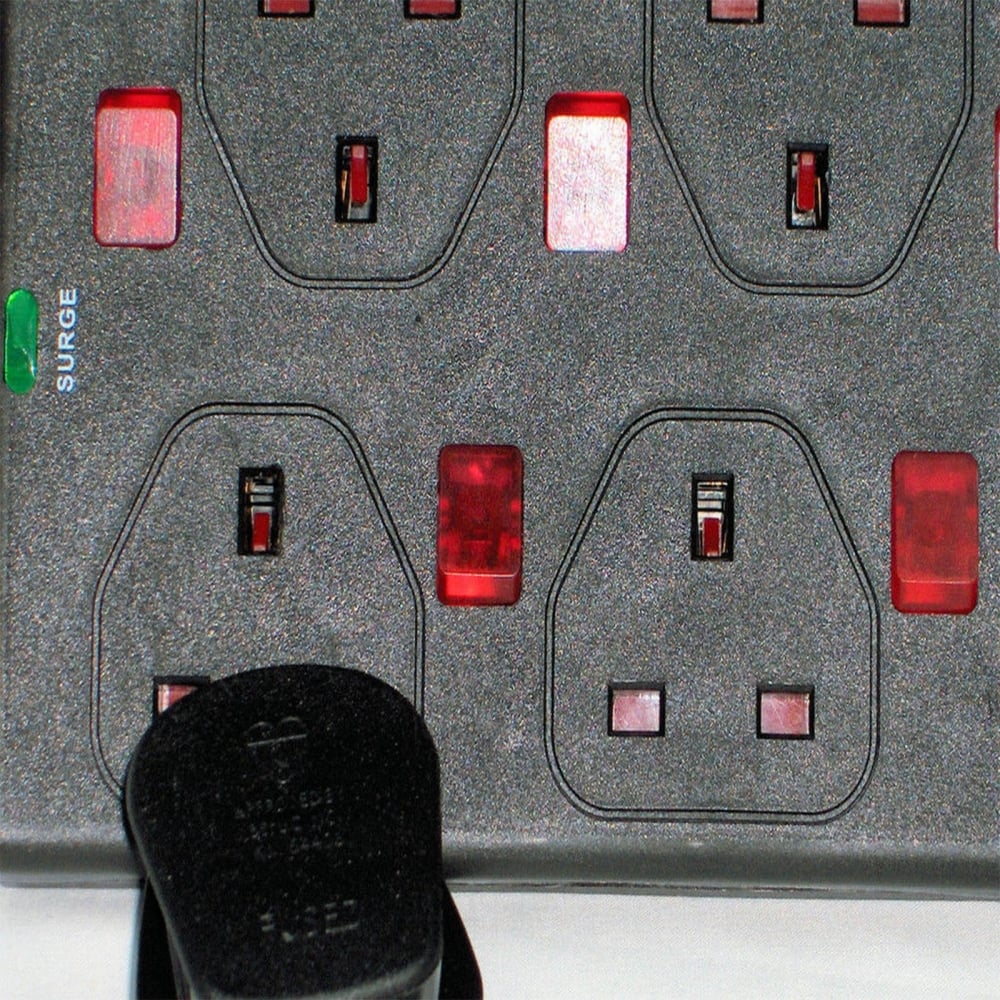 Surge Protected 8 Way Individually Neon Switched Extension Lead 5M Black