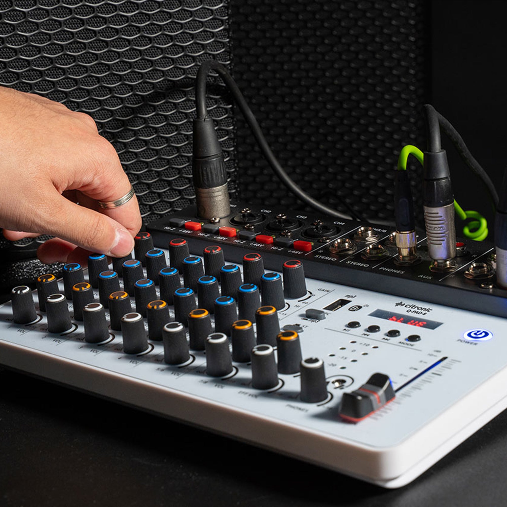 Q-PAD-8 Compact Mixer USB, Bluetooth & Audio Interface