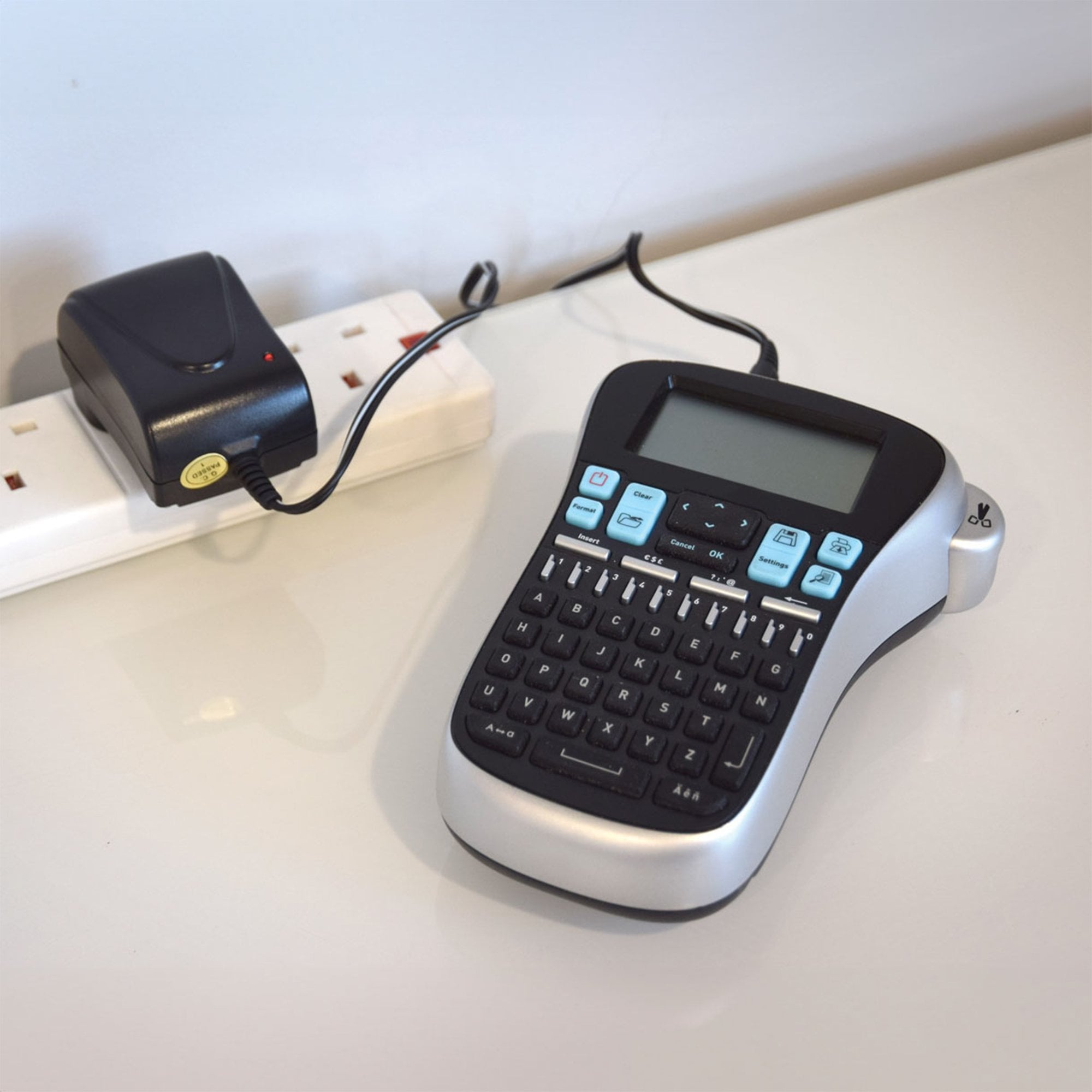 Energy Efficient UK Switch-mode Universal Power Supply 1000mA
